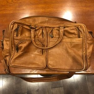 VINTAGE Columbia’s leather travel bag.